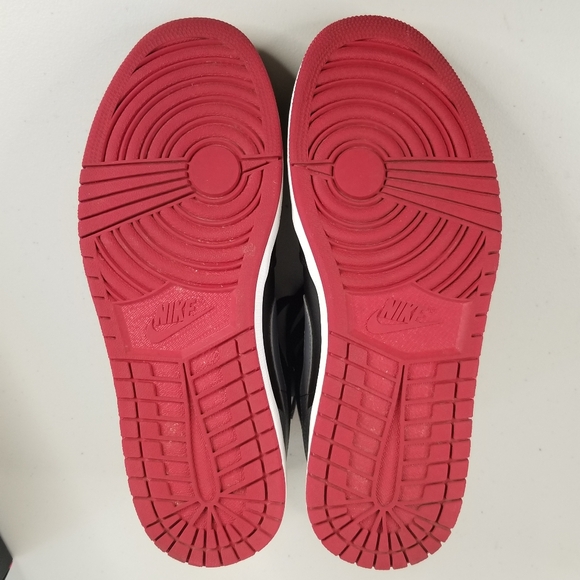 Air Jordan 1 Low Sneaker Mens Sz 10 US Black Grey Red 553558-012 Shoe - Picture 5 of 11